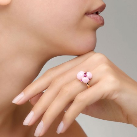 Bague en or rose, céramique rose et rubis