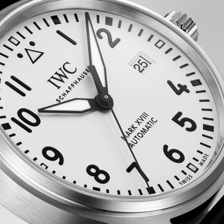 Montre d'aviateur  avec 25 Pierres Précieuses