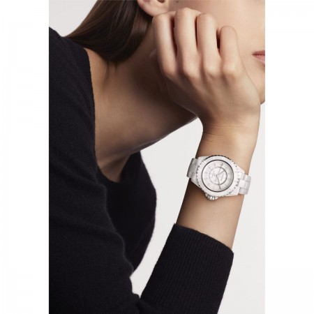 Montre J12 Phantom Calibre 12.1, 38 mm - Céramique haute résistance blanche et acier - CHANEL - Vue portée